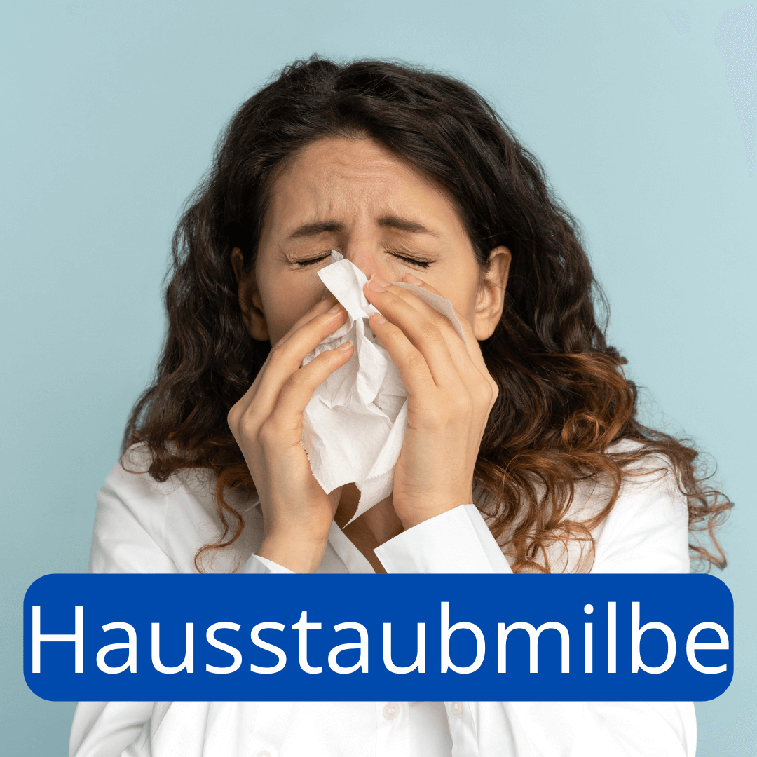Frau niest in ein Taschentuch, Symbolbild fuer Hausstaubmilben-Allergie